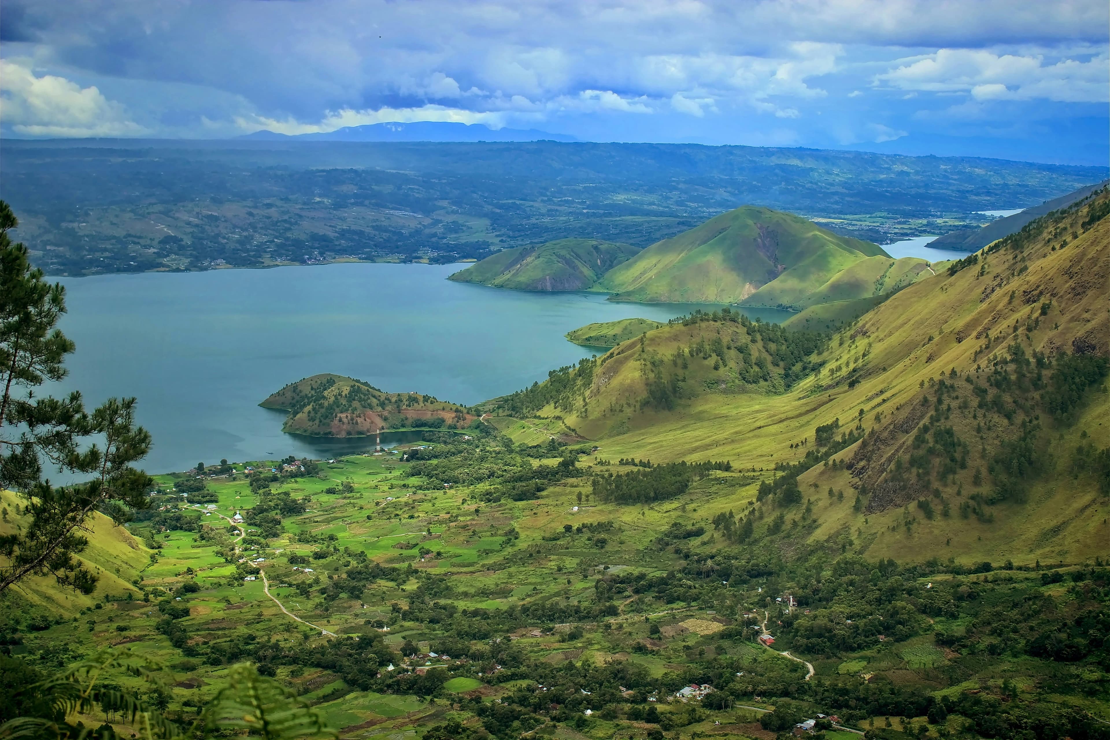 Pemandangan Danau Toba, paket sewa mobil ke Parapat